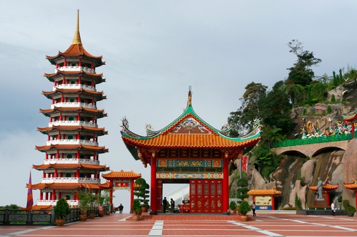 Kanching Waterfall, Batu Caves & Genting Highlands Day Tour from Kuala Lumpur