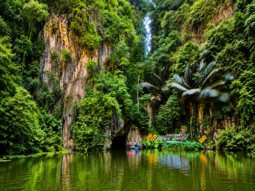 Ipoh Waterfall, Mirror Lake Boat & White Coffee Day Tour from Kuala Lumpur