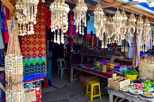 Kuching Day Tour: Malaysia-Indonesia Border Weekend Market