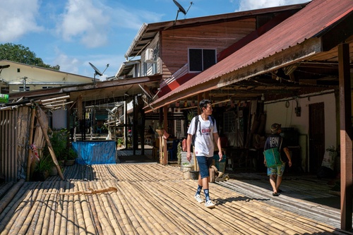Kuching Day Tour: Annah Rais Longhouse Visit with Ethnic Lunch