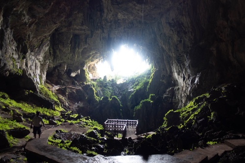 Kuching Day Tour: Weekend Markets, Caves & Heritage Sites