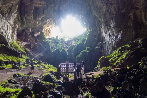 Kuching Day Tour: Fairy and Wind Caves