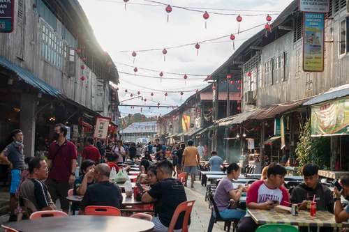 Kuching Day Tour: Siniawan Heritage Night Market & Local Food Experience