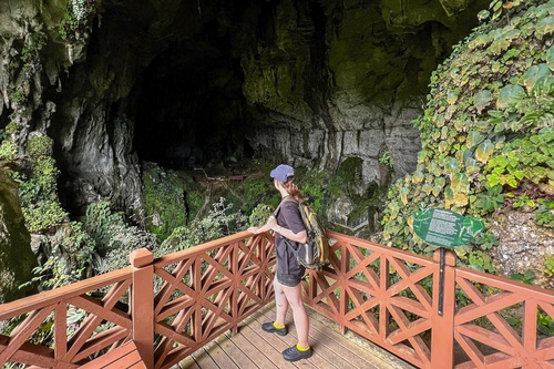 Kuching Day Tour: Fairy and Wind Caves