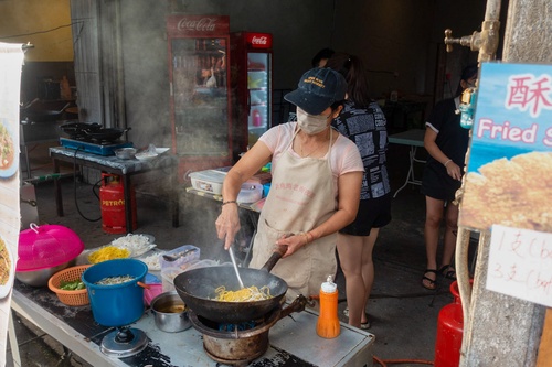 Kuching Day Tour: Siniawan Heritage Night Market & Local Food Experience